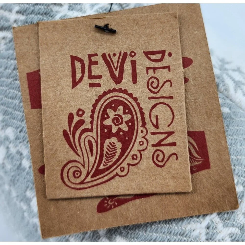 NEW‎ Devi Designs Long Throw Pillow Winter Snowflake Design Gray/White 25